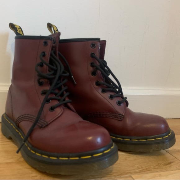 DR. MARTENS CHERRY RED SMOOTH LEATHER - Picture 2 of 4